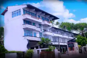 Отель «Sanmira Renaissance», Унаватуна