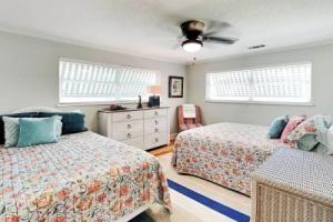 Oceanside Unit A by Tybee Vacation Rentals, Тиби-Айленд