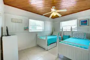 Driftwood Beach Oasis, Сиеста-Ки