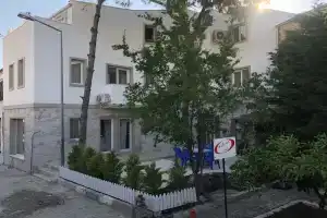 Foça suit, Енифоча