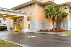 Отель «Comfort Inn & Suites Convention Center», Чарлстон