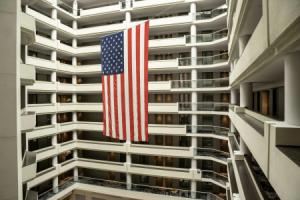Апарт-отель «Embassy Suites by Hilton Crystal City National Airport», Арлингтон
