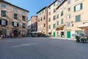 Casa Arias in Lucca With 2 Bedrooms and 1 Bathrooms, Лукка