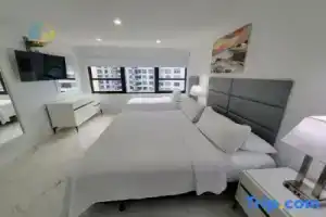 Brand New 2023 Modern 3 Bedroom on the Beach - 11AE, Майами Бич