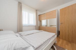 Apartments Kljajić, Привлака