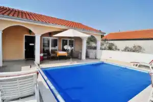 Villa Vanilla with Heated Pool, Задар