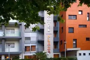 Hotel «Plaža», Омис