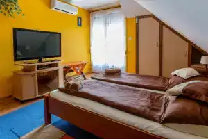 Gál Apartmanház, Харкань