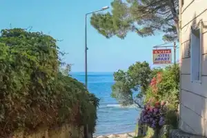 Sahil evim pansiyon, Унье