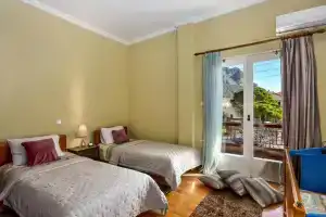 House Stella, Леонидион