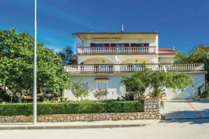 Beautiful Home in Novi Vinodolski With Wifi and 3 Bedrooms, Povile