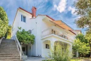 Stunning Apartment in Rab With 2 Bedrooms, Раб