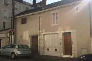 Maison Alya, Тур