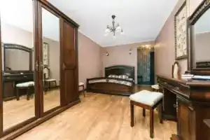 Apartment on Cheliabinska 19, Киев