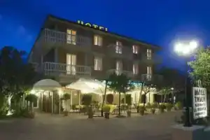 Hotel Tuder, Тоди