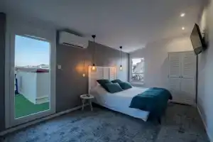 Отель «Hôtel Le Mistral», Марсель