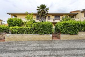 Elegant Apartment in Bibbona - Livorno With Private Terrace, Биббона