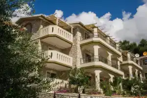 Adams Hotel, Парга