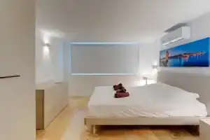 Modern 2 Bedroom Apartment in St Julians, Сент-Джулианс