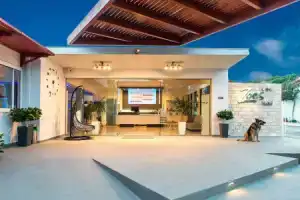 Zoes Hotel & Suites, Фалираки