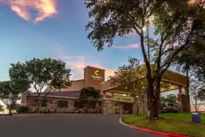 Отель «Comfort Suites Nw Dallas Near Love Field», Даллас