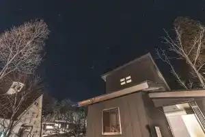 Solar Chalets, Хакуба