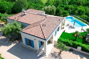 Villa Afrodita With Private Pool, Pinezići