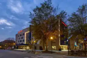 Hampton Inn by Hilton Columbus Downtown, Колумбус