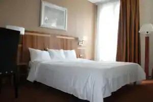 Hotel «The Originals du Grand Monarque Nantes Gare», Нант
