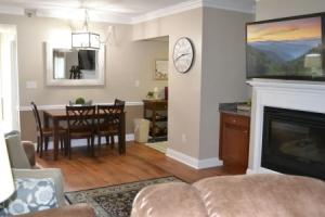Smoky Mountains 107 2bd Condo With Fireplace 2 Bedroom Home by RedAwning, Пиджен-Форж