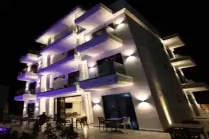 Hotel «Alexander», Ксамил