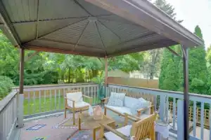 Steps to Lake Erie! Cedar Point Home Base w/ Deck, Сандаскай