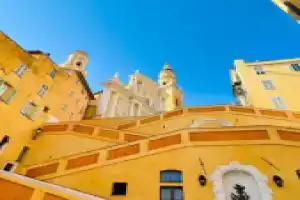 Luxueux 2 pièces carré d'or de Menton, Ментона