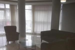 Rosse Hotel, Эсеньюрт