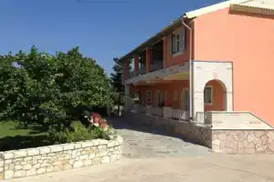 Mathraki Resort, Гувия