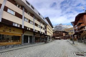 Newly Renovated Apartment in Cervinia's Heart, Брёй-Червиния