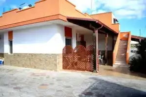 Tanoshii Holiday Home on the Ground Floor With Outdoor Space and Parking Space, Сан-Фока