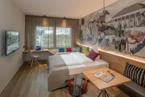 Adoro Aparthotel, Бюль