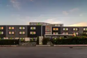 Отель «Campanile Carcassonne Est - La Cité», Каркассон