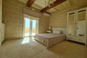 Farmhouse Villa in Gozo With Large Pool & Garden, Арб