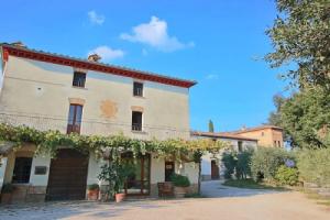 Attractive Apartment in old Farmhouse on the Estate With Pool, Умбертиде