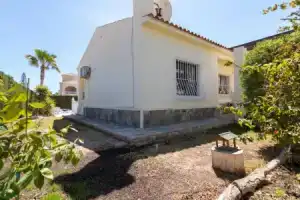 Charming one-floor villa with private pool in Los Balcones, Торревьеха