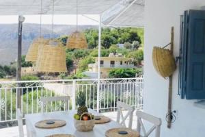 Menori Luxury Suite, Панормос