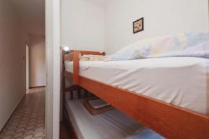 Stunning Home in Cesarica With Wifi and 3 Bedrooms, Cesarica