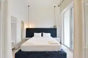 4 Elements Seaside Luxury Suites Water, Неа-Муданья