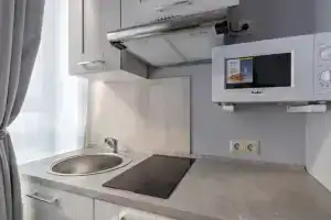 Живи на проезде Серебрякова, Москва