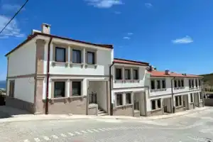 Oikos Bozcaada, Бозджаада