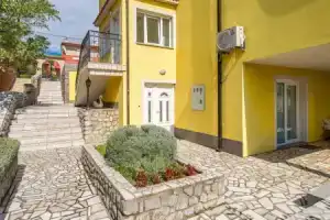 Awesome Home in Senj With Wifi and 2 Bedrooms, Сень