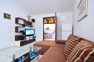 Apartment Johanna, Трибуни