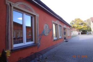1 Ferienwohnung & 6 Gästezimmer, Ильменау
